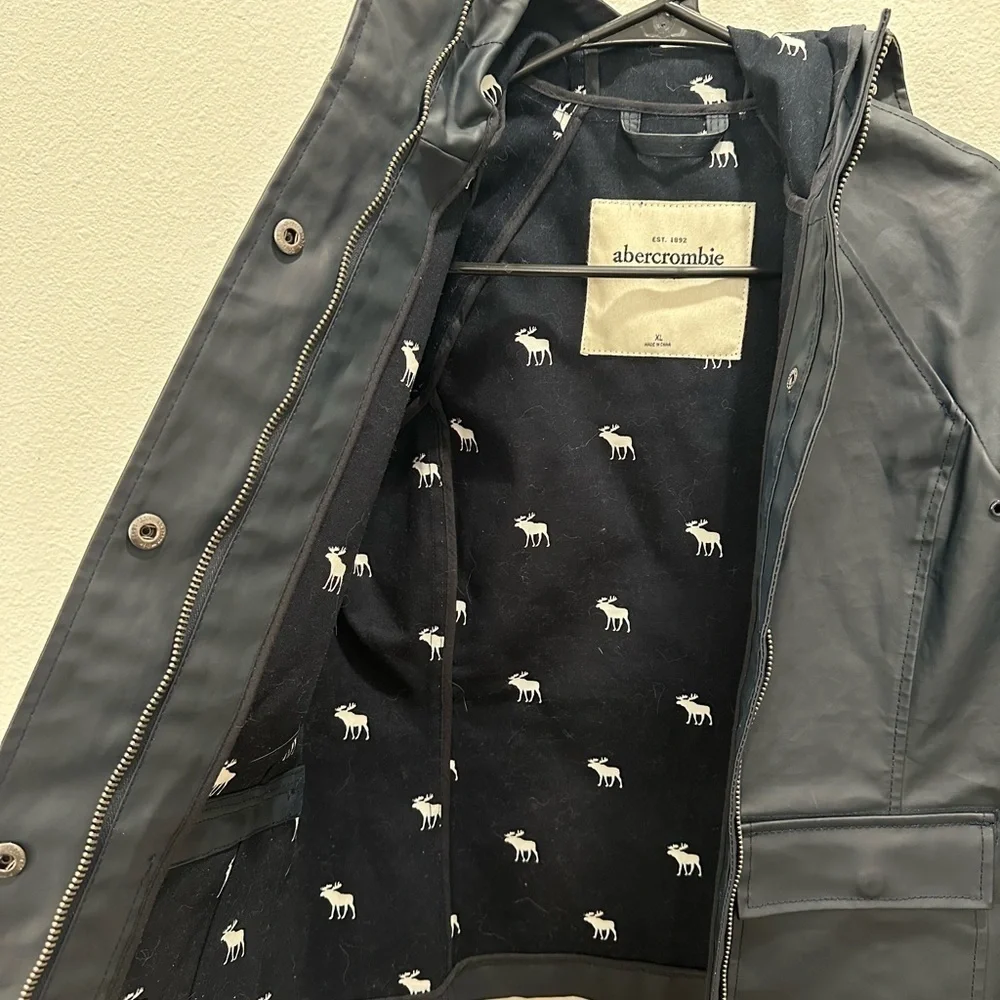 Abercrombie kids navy blue XL raincoat rubberized Jacket with hood & pockets